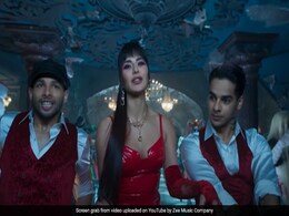 <i>Phone Bhoot</i> Song <i>Kinna Sona</i>: Katrina Kaif, Ishaan Khatter And Siddhant Chaturvedi Show Killer Moves <i>Phone Bhoot</i> Song <i>Kinna Sona</i>: Katrina Kaif, Ishaan Khatter And Siddhant Chaturvedi Show Killer Moves