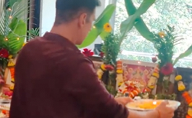 दिवाली के दिन अक्षय कुमार ने की पूजा से शुरुआत, लिखा- साल का मेरा सबसे अच्छा दिन 