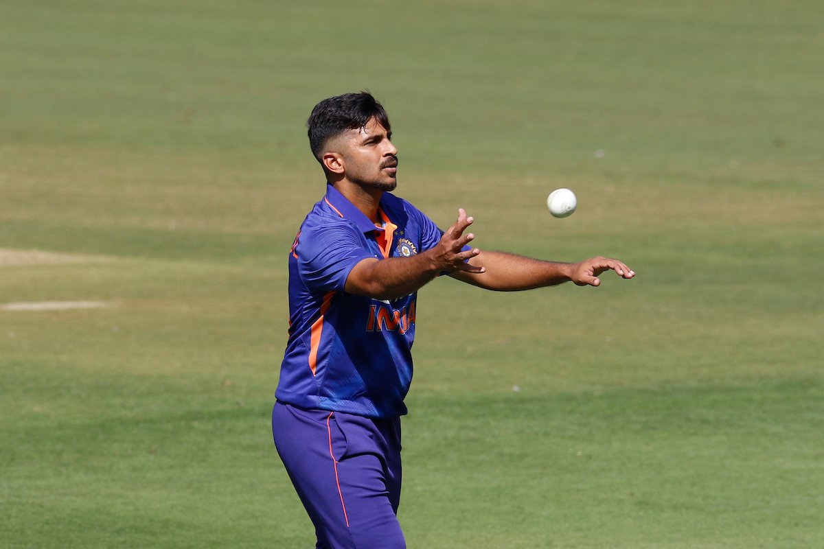 'Lord Shardul' का एयरपोर्ट पर गुम हो गया 'luggage' तो हरभजन सिंह ने ऐसे मजे लेकर करनी चाही मदद