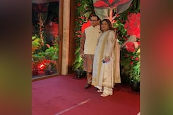 फिल्म निर्माता रमेश तौरानी की दीवाली पार्टी फिल्म निर्माता रमेश तौरानी की दीवाली पार्टी