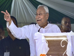 बिहार में जहरीली शराब से रुक नहीं रहीं मौतें, क्या अब शराबबंदी हटाने का वक्त आ गया? बिहार में जहरीली शराब से रुक नहीं रहीं मौतें, क्या अब शराबबंदी हटाने का वक्त आ गया?