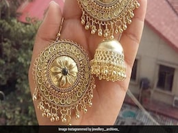 Karwachauth पर ट्रेंडी झुमको को अपनी साड़ी और लहंगे के साथ कर सकती हैं पेयर Karwachauth पर ट्रेंडी झुमको को अपनी साड़ी और लहंगे के साथ कर सकती हैं पेयर