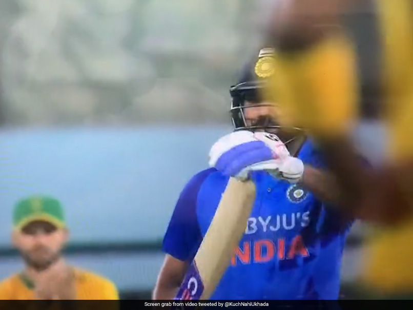IND vs SA 2nd T20I: अंपायर के इस फैसले पर नाखुश हुए रोहित शर्मा, हैरानी के साथ तुरंत लिया DRS