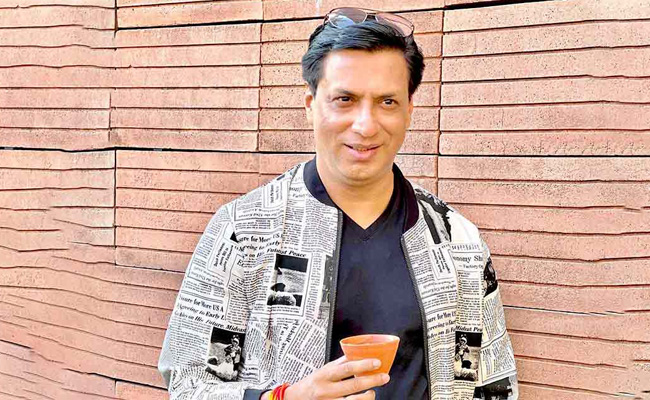 मधुर भंडारकर ने स्ट्रगल के दिनों को किया याद, पढ़ाई छोड़ सेक्स वर्कर्स, अंडरर्वल्ड और झुग्गी-झोपड़ियों में कैसेट डिलीवरी बॉय का करते थे काम मधुर भंडारकर ने स्ट्रगल के दिनों को किया याद, पढ़ाई छोड़ सेक्स वर्कर्स, अंडरर्वल्ड और झुग्गी-झोपड़ियों में कैसेट डिलीवरी बॉय का करते थे काम