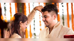 जेल की सलाखें भी नहीं रोक सकी भाई-बहन का प्यार, भैया दूज पर भाइयों को तिलक लगाने जेल पहुंची बहनें