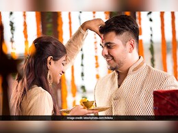 Bhai Dooj की तारीख को लेकर पंडितों में बनी सहमति, बहनें इस दिन भाइयों को कर सकेंगी तिलक, यह है शुभ मूहर्त Bhai Dooj की तारीख को लेकर पंडितों में बनी सहमति, बहनें इस दिन भाइयों को कर सकेंगी तिलक, यह है शुभ मूहर्त
