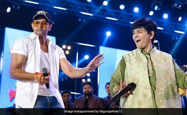 Navratri 2022: "Garba Moves With A Twist" - Demo By Hrithik Roshan And Falguni Pathak