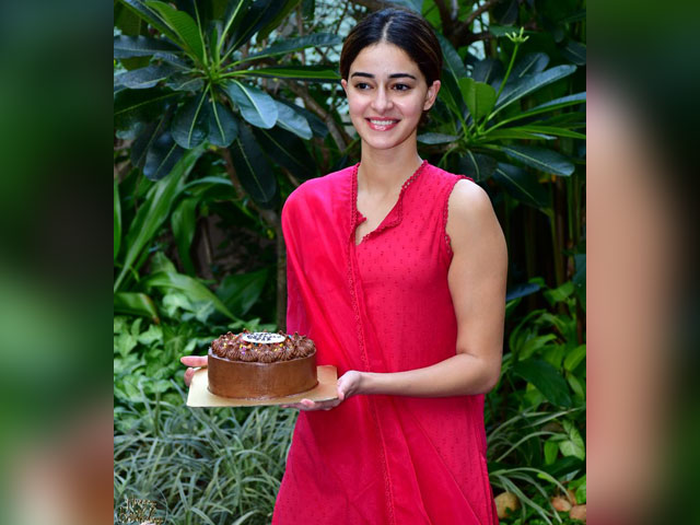 How Ananya Panday Celebrated Birthday With Paparazzi
