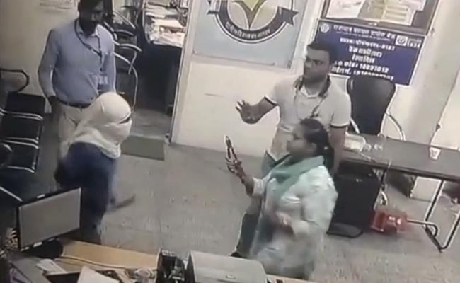 Video: Woman Bank Manager In Rajasthan Fights Off Armed Robber With A Plier