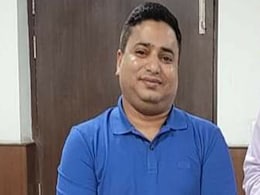 दर्जनों IAS और IPS का 'दोस्त' पटना से गिरफ्तार, हाईकोर्ट जज बनकर फोन करना पड़ा महंगा दर्जनों IAS और IPS का 'दोस्त' पटना से गिरफ्तार, हाईकोर्ट जज बनकर फोन करना पड़ा महंगा