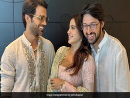 A "Happy Diwali" Note From Team <i>Mr and Mrs Mahi</i>. Courtesy: Janhvi Kapoor A "Happy Diwali" Note From Team <i>Mr and Mrs Mahi</i>. Courtesy: Janhvi Kapoor