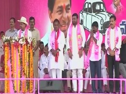 KCR On Stage With 4 Telangana MLAs Who Alleged Poaching Bid, Attacks BJP KCR On Stage With 4 Telangana MLAs Who Alleged Poaching Bid, Attacks BJP