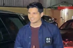 Sidharth Malhotra Poses With Fans Sidharth Malhotra Poses With Fans