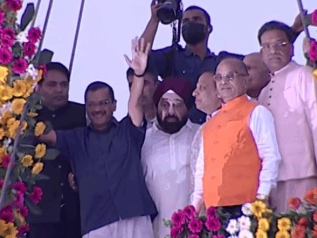 लवकुश रामलीला में उमड़ी लोगों की भीड़, चीफ गेस्ट के तौर पर पहुंचे सीएम केजरीवाल