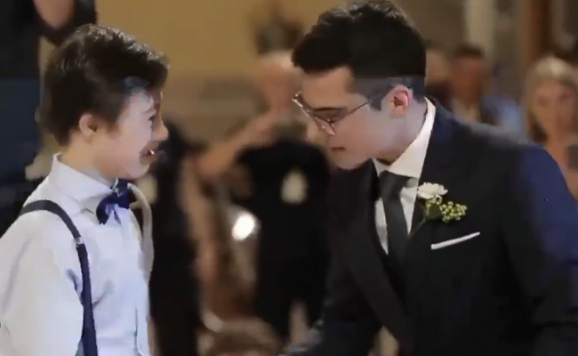 दूल्हे ने शादी में 'डाउन सिंड्रोम' से पीड़ित छात्रों को आमंत्रित कर दुल्हन समेत कई लोगों को रुला दिया