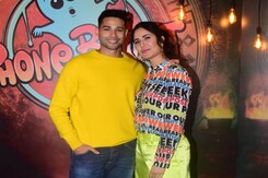 <i>Phone Bhoot</i> Co-Stars Katrina Kaif  And Siddhant Chaturvedi Pose In Yellow Outfits <i>Phone Bhoot</i> Co-Stars Katrina Kaif  And Siddhant Chaturvedi Pose In Yellow Outfits