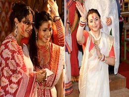 काजोल ने अपनी बहनों रानी, तनीषा और शरबानी के साथ दुर्गा पूजा पंडाल में खेली सिंदूर की होली, पारंपरिक लुक में बेहद खूबसूरत दिखीं एक्ट्रेस  काजोल ने अपनी बहनों रानी, तनीषा और शरबानी के साथ दुर्गा पूजा पंडाल में खेली सिंदूर की होली, पारंपरिक लुक में बेहद खूबसूरत दिखीं एक्ट्रेस