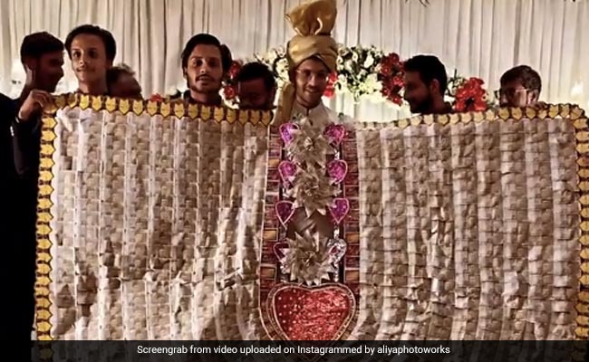 "Looks Like UFO": Video Of Pakistan Groom With Currency Garland Shocks Internet