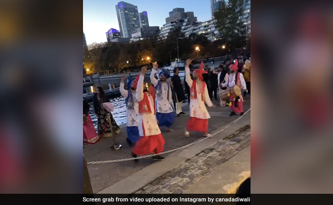 Indian-Canadians Celebrate Diwali On Cruise In Toronto