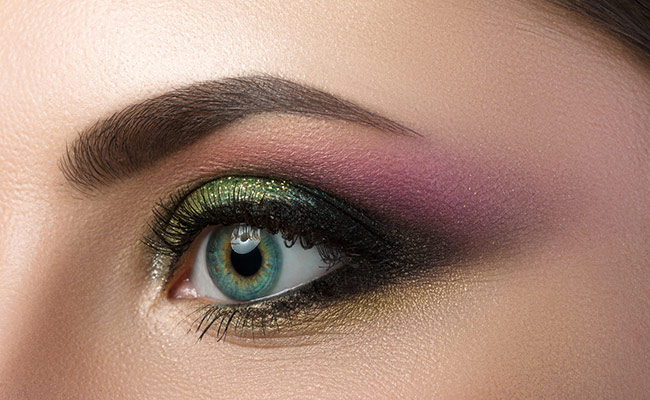 Festive Season 2022: Your Festive Makeup Look Won't Be Complete Without These 5 Shimmer Eyeshadows