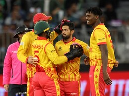 “पड़ोसियों के लिए बुरा दिन", पाकिस्तान पर जिम्बाब्वे की यादगार जीत के बाद Twitter ने इस तरह किया रिएक्ट “पड़ोसियों के लिए बुरा दिन", पाकिस्तान पर जिम्बाब्वे की यादगार जीत के बाद Twitter ने इस तरह किया रिएक्ट