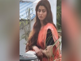 करवा चौथ पर गमगीन दिखीं उर्वशा रौतेला, बोलीं-  अगर वो पूछ ले हमसे किस बात का गम है तो...  करवा चौथ पर गमगीन दिखीं उर्वशा रौतेला, बोलीं-  अगर वो पूछ ले हमसे किस बात का गम है तो...