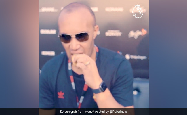 Watch: Manchester United Veterans Relish <i>Rosogollas</i> At Fan Event In Kolkata