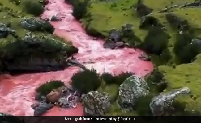 Old Video Showing Peru's Red River Amazes Internet