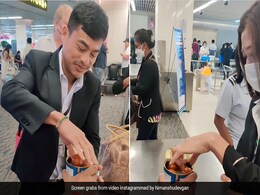 सुरक्षा जांच के दौरान यात्री के सामान में निकला गुलाब जामुन, फिर एयरपोर्ट स्टाफ ने जो किया, नहीं होगा यकीन सुरक्षा जांच के दौरान यात्री के सामान में निकला गुलाब जामुन, फिर एयरपोर्ट स्टाफ ने जो किया, नहीं होगा यकीन