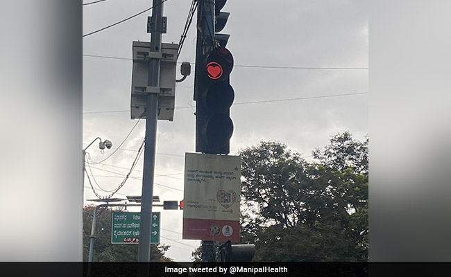 Heart-Shaped Traffic Lights Are Getting All The Love In Bengaluru. Here's Why