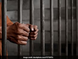 Singapore : लिफ्ट में महिला के साथ छेड़छाड़ करने के आरोप में भारतीय मूल के शख्स को हुई जेल Singapore : लिफ्ट में महिला के साथ छेड़छाड़ करने के आरोप में भारतीय मूल के शख्स को हुई जेल