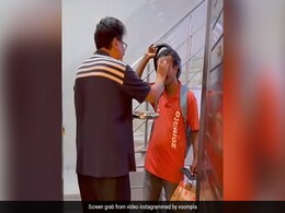 चार घंटे बाद खाना लेकर पहुंचा फूड डिलीवरी बॉय, देखते ही ग्राहक लगा आरती उतारने- जानें आगे क्या हुआ चार घंटे बाद खाना लेकर पहुंचा फूड डिलीवरी बॉय, देखते ही ग्राहक लगा आरती उतारने- जानें आगे क्या हुआ
