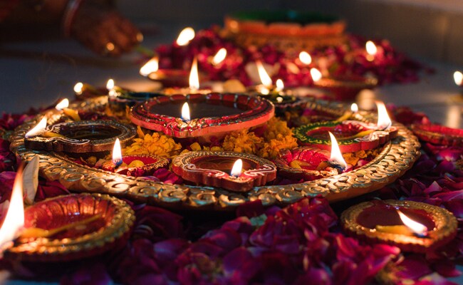 "Pray For Prosperity": President Murmu, PM Modi Extend Diwali Greetings