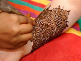 Karwa Chauth 2022: अगर आपके हाथों पर भी नहीं चढ़ती मेंहदी? तो इस करवा चौथ अपनाएं ये आसान टिप्स Karwa Chauth 2022: अगर आपके हाथों पर भी नहीं चढ़ती मेंहदी? तो इस करवा चौथ अपनाएं ये आसान टिप्स