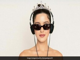 Halloween 2022: Shanaya Kapoor Recreates Anne Hathaway's Look From <i>The Princess Diaries</i>. Ananya Calls It Iconic Halloween 2022: Shanaya Kapoor Recreates Anne Hathaway's Look From <i>The Princess Diaries</i>. Ananya Calls It Iconic