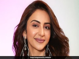 Bhai Dooj 2022: इस तरह कीजिए भाई दूज पर फेस्टिव मेकअप, हर आउटफिट आप पर फबने लगेगा Bhai Dooj 2022: इस तरह कीजिए भाई दूज पर फेस्टिव मेकअप, हर आउटफिट आप पर फबने लगेगा