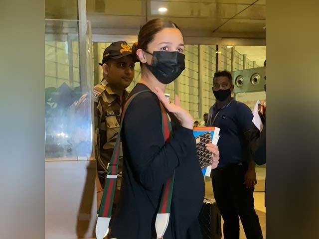 Mom-To-Be Alia Bhatt Sports An All-Black Look At The Airport
