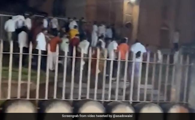 9 Charged After Mob Enters Heritage <i>Madrasa</i> In Karnataka, Performs <i>Puja</i>