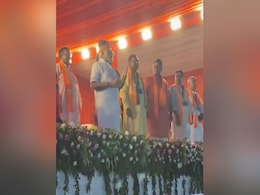 VIDEO : पीएम मोदी ने आबू रोड में जनसभा को नहीं किया संबोधित, खुद ही बताई ये मजबूरी... VIDEO : पीएम मोदी ने आबू रोड में जनसभा को नहीं किया संबोधित, खुद ही बताई ये मजबूरी...