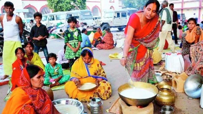 Chhath Puja Prasad Recipes 2025: ठेकुआ, रसिया, कसार के लड्डू बनाने की पूरी विधि Chhath Puja Prasad Recipes 2025: ठेकुआ, रसिया, कसार के लड्डू बनाने की पूरी विधि
