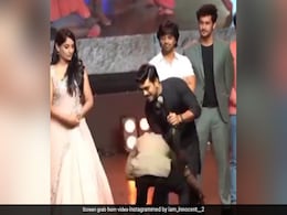 नहीं देखी होगी ऐसी फैन फॉलोइंग, राम चरण के पैर छूने के लिए एक फैन ने दिखाई इतनी तेजी, खुद एक्टर भी देखकर हुए हैरान नहीं देखी होगी ऐसी फैन फॉलोइंग, राम चरण के पैर छूने के लिए एक फैन ने दिखाई इतनी तेजी, खुद एक्टर भी देखकर हुए हैरान