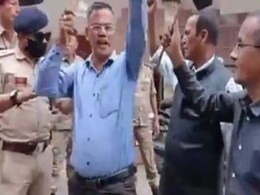 सिक्किम : अमित शाह को काला झंडा दिखाने की फिराक में थे 9 लोग, पुलिस ने हिरासत में लिया  सिक्किम : अमित शाह को काला झंडा दिखाने की फिराक में थे 9 लोग, पुलिस ने हिरासत में लिया