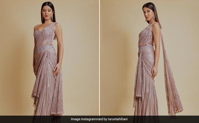 Shanaya Kapoor's Festive Cheer Comes With A Side Of Sparkle With A <i>Saree</i>