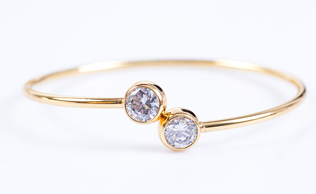 Wear Your Love For Fashion On Your Wrist With These Gold And Diamond Bracelets