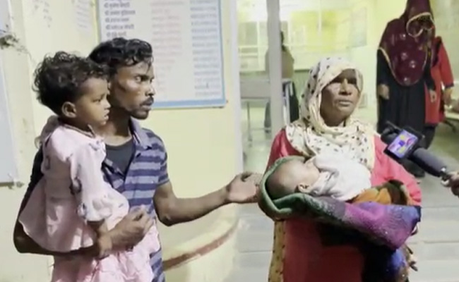 "Maa, Maa...": 2-Year-Old Sits With Mother's Body In Hospital, No One Helped