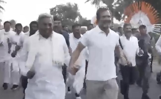 Watch: Rahul Gandhi Makes Siddaramaiah Run In <i>Bharat Jodo Yatra</i>