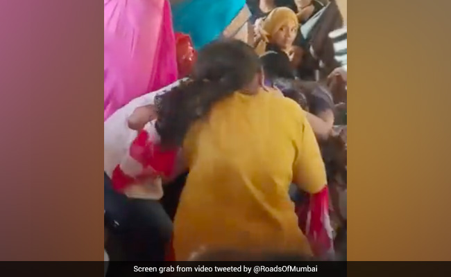 Viral Video: Women Passengers Slap, Punch And Pull Each Other's Hair Inside Mumbai Local Train