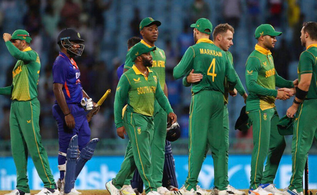 T20 World Cup में साउथ अफ्रीका ने भारत को 5 विकेट से हराया तो ट्विटर यूजर्स के आए अजीबो- गरीब रिएक्शन 