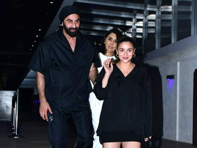 Alia Bhatt And Ranbir Kapoor- Twinning And Winning
