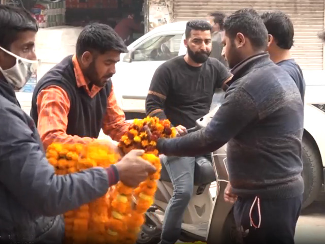 Muslims Make Garlands For Hindus During Navratri In Kashmir